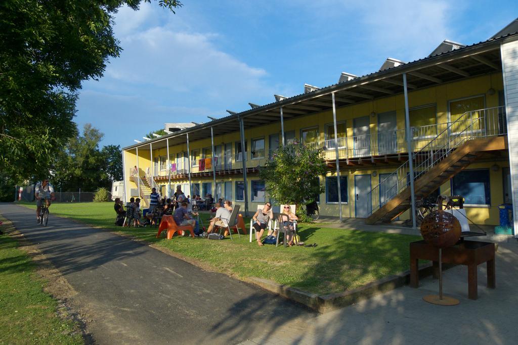 Swiss Hostel Lago Lodge Biel Dış mekan fotoğraf